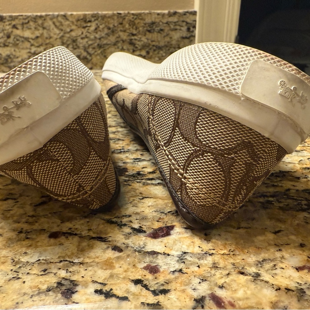 Coach khaki red insoles slip on sneaker in perfect condition. - Picture 5 of 8